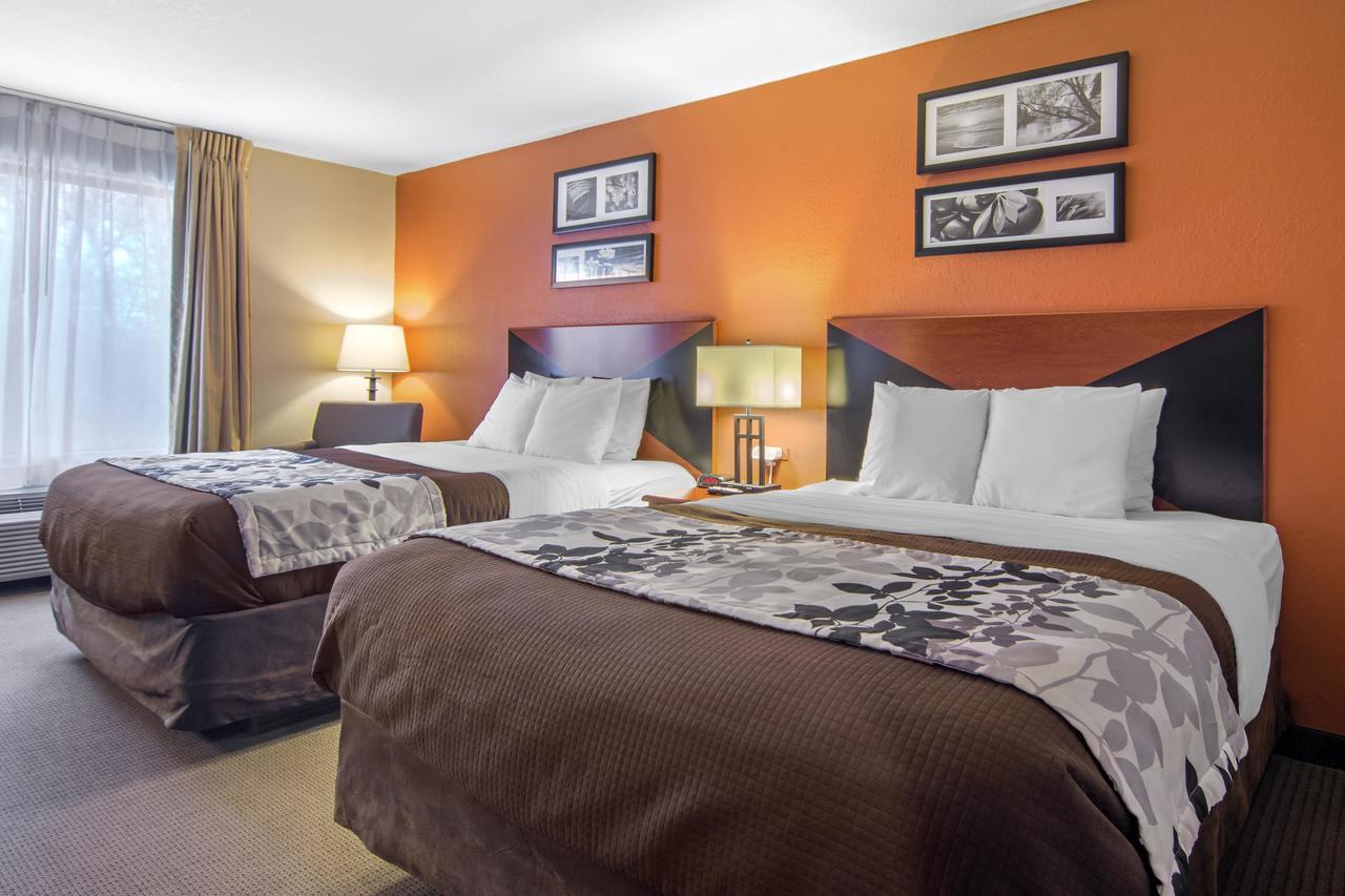 Queen Room with Two Queen Beds - Non Smoking